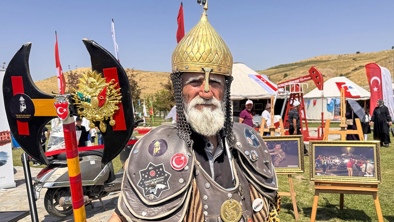 72 Yaşındaki Hasan Keskin, Malazgirt Ruhunu Ahlat'ta Yaşattı