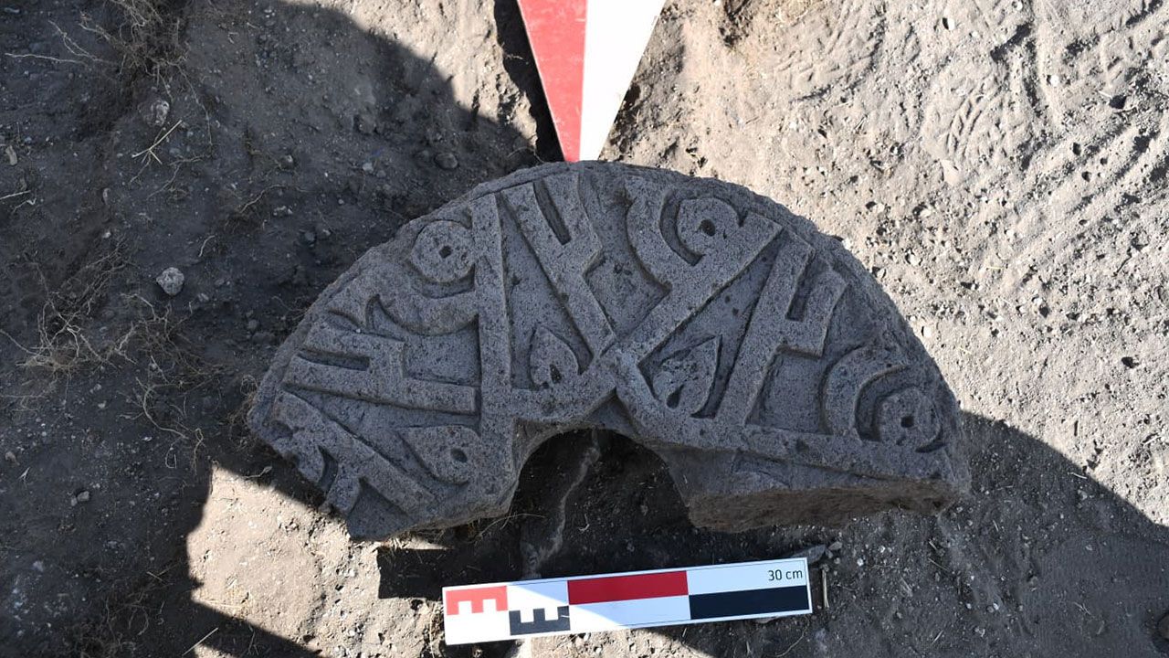 Ani Ören Yeri'nde 'Hz. Muhammed' İsimli Selçuklu Taşı Keşfedildi