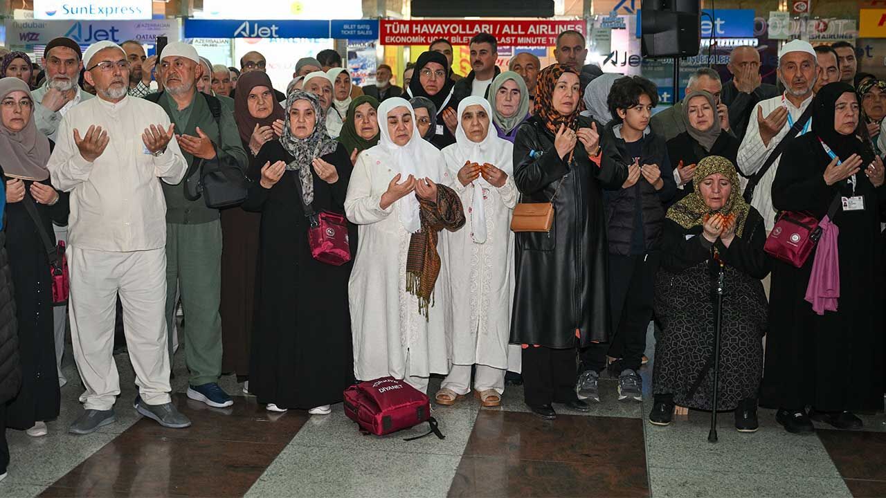 Diyanet Organizasyonuyla İlk Hac Kafilesi Ankara'dan Uğurlandı